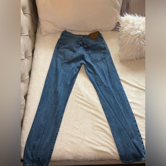 Levi’s Jean - Picture 3 of 7